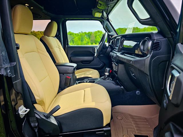 2020 Jeep Wrangler Black and Tan