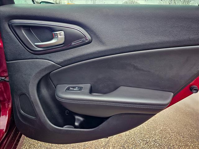 2016 Chrysler 200 S