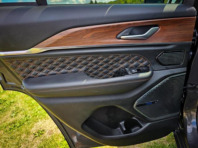 2022 Jeep Grand Cherokee Summit