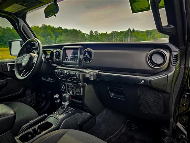 2022 Jeep Gladiator Willys