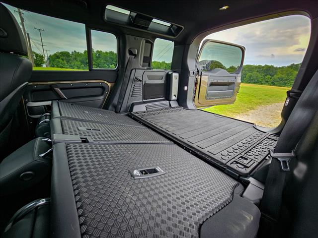 2024 Land Rover Defender 110 P300 S