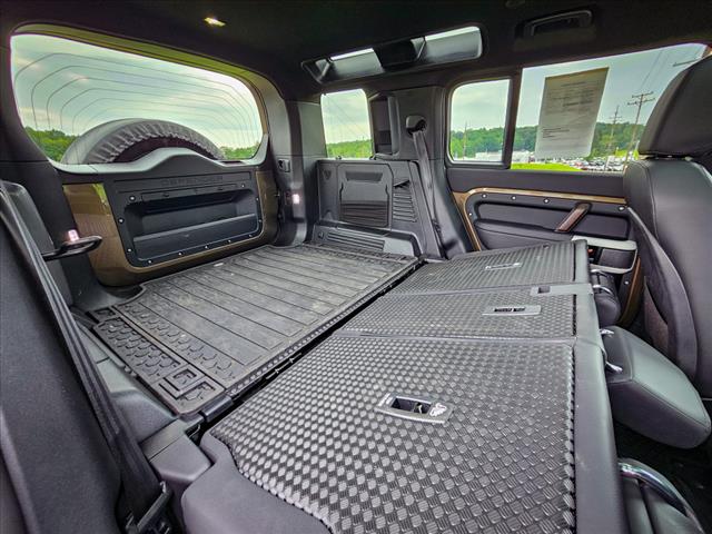 2024 Land Rover Defender 110 P300 S