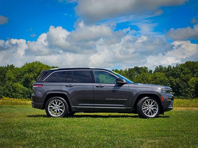 2022 Jeep Grand Cherokee Summit