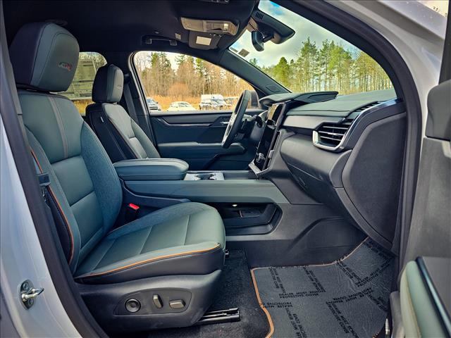 2025 GMC Acadia AT4