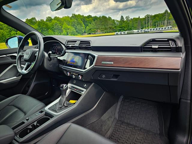 2022 Audi Q3 quattro Premium 40 TFSI
