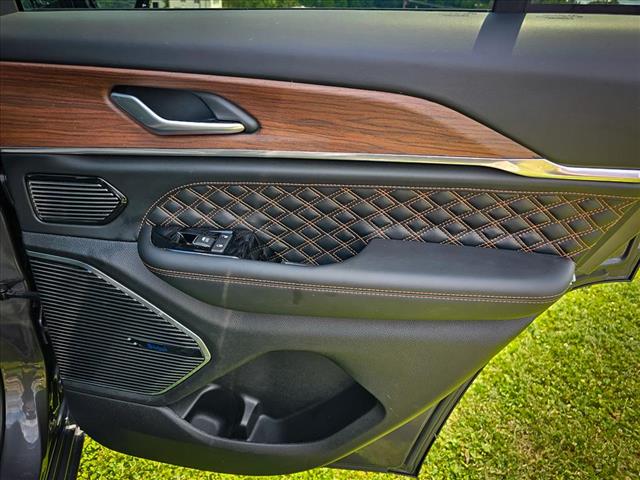 2022 Jeep Grand Cherokee Summit