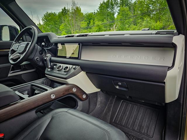 2024 Land Rover Defender 110 P300 S