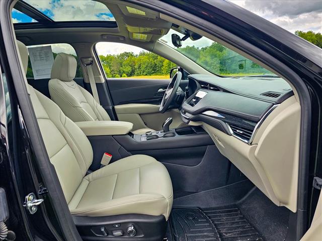 2022 Cadillac XT4 Premium Luxury