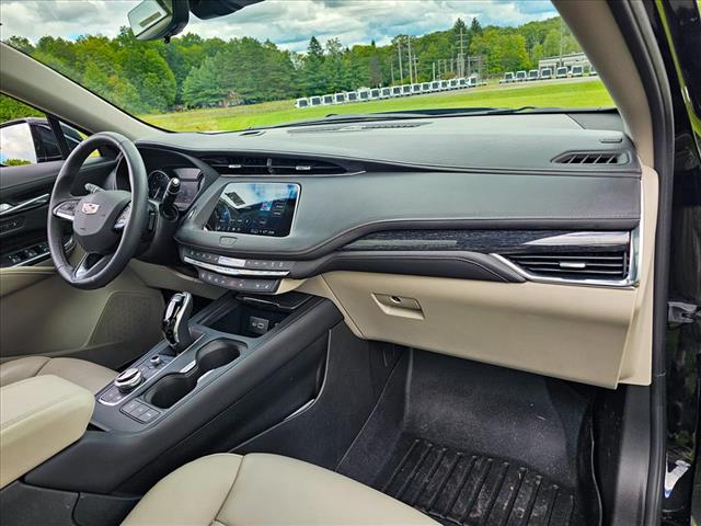 2022 Cadillac XT4 Premium Luxury