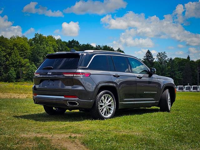 2022 Jeep Grand Cherokee Summit