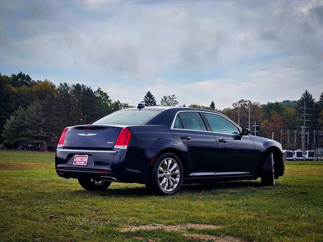 2016 Chrysler 300 LTD