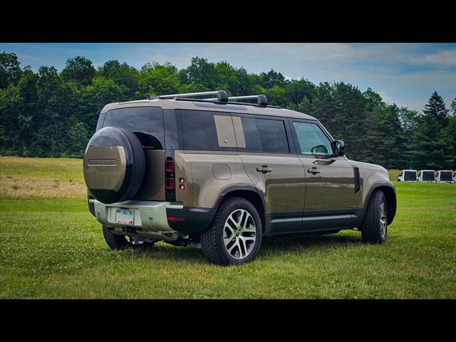 2024 Land Rover Defender 110 P300 S