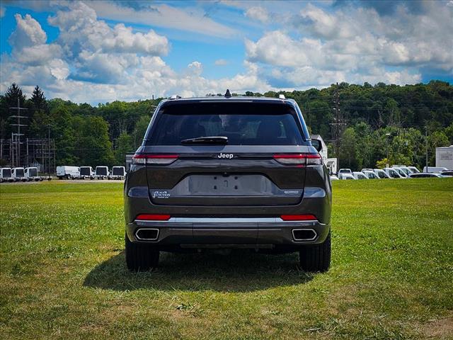 2022 Jeep Grand Cherokee Summit