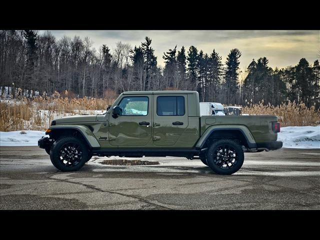 2025 Jeep Gladiator NightHawk