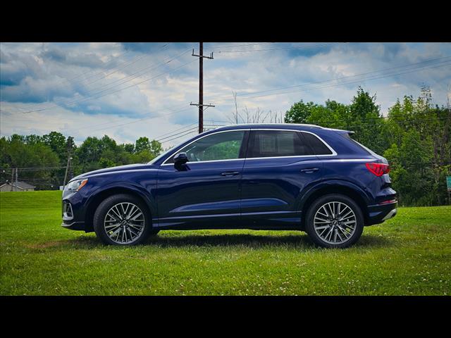 2022 Audi Q3 quattro Premium 40 TFSI