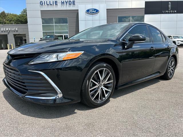 2022 Toyota Camry Hybrid XLE