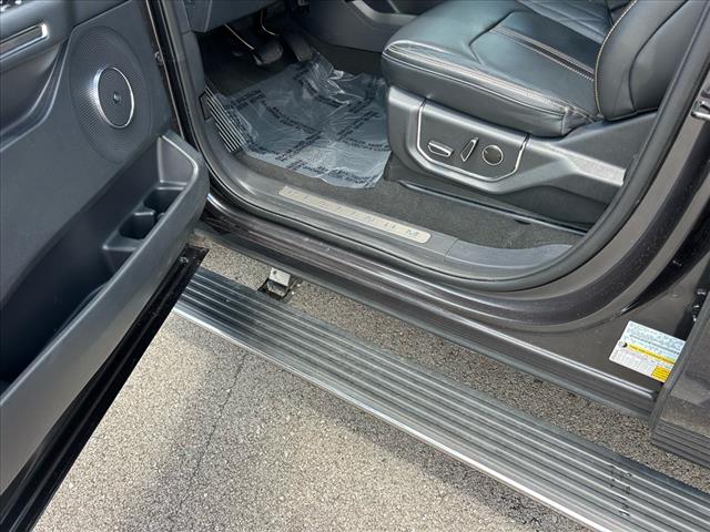 2023 Ford Expedition Platinum 4x4 w/EcoBoost