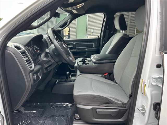 2024 RAM 3500 SLT Cab & Chassis 4x4 DRW