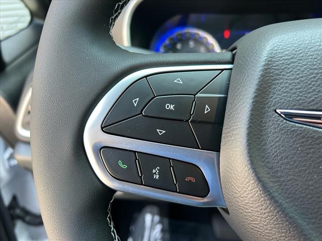 2025 Chrysler Voyager LX