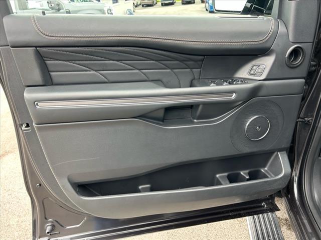 2023 Ford Expedition Platinum 4x4 w/EcoBoost