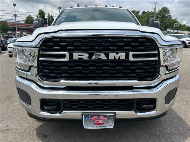 2024 RAM 3500 SLT Cab & Chassis 4x4 DRW