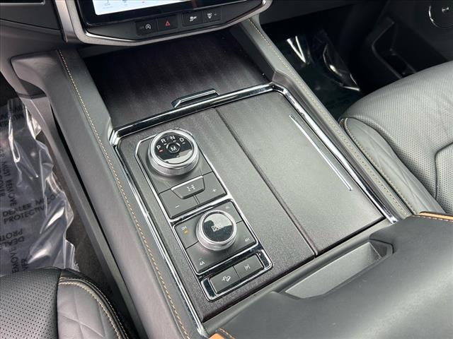 2023 Ford Expedition Platinum 4x4 w/EcoBoost