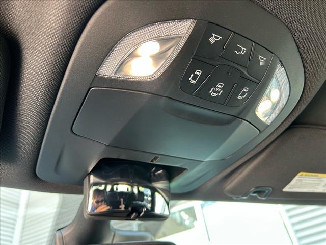 2025 Chrysler Voyager LX