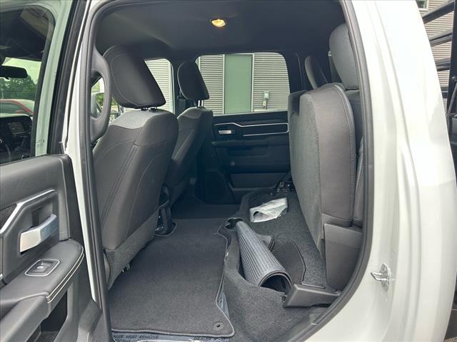 2024 RAM 3500 SLT Cab & Chassis 4x4 DRW