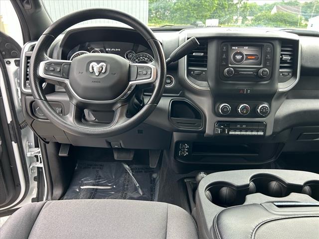 2024 RAM 3500 SLT Cab & Chassis 4x4 DRW
