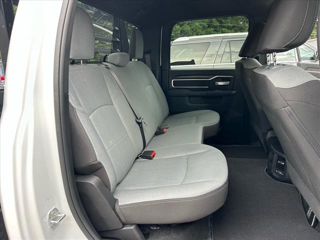 2024 RAM 3500 SLT Cab & Chassis 4x4 DRW