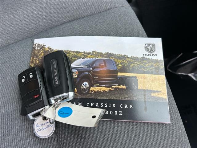 2024 RAM 3500 SLT Cab & Chassis 4x4 DRW