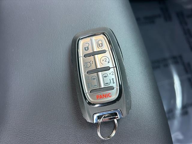 2025 Chrysler Voyager LX