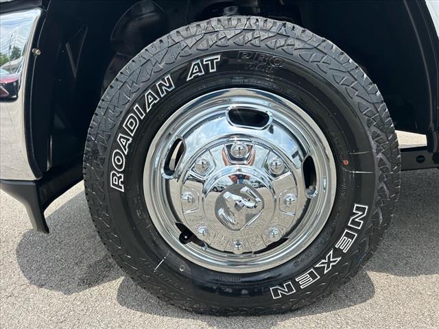 2024 RAM 3500 SLT Cab & Chassis 4x4 DRW