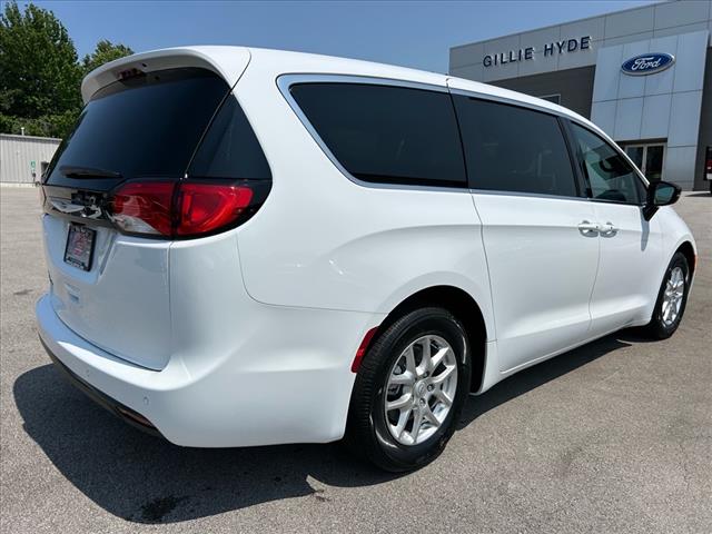 2025 Chrysler Voyager LX