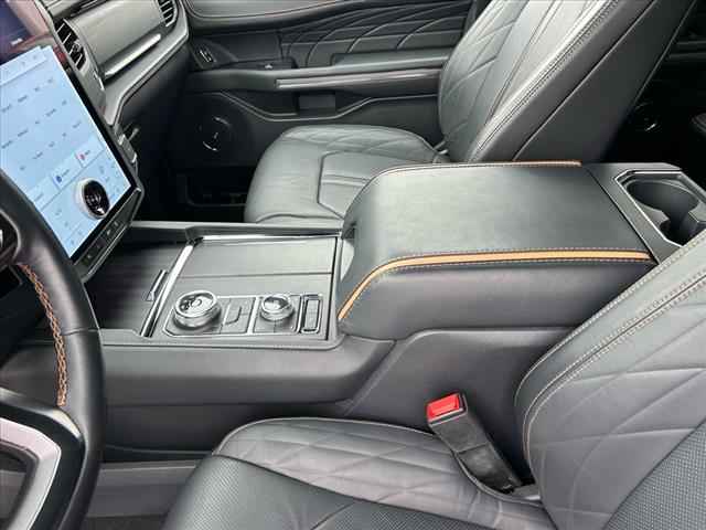 2023 Ford Expedition Platinum 4x4 w/EcoBoost