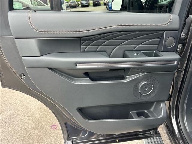2023 Ford Expedition Platinum 4x4 w/EcoBoost