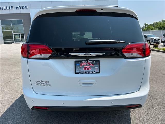 2025 Chrysler Voyager LX