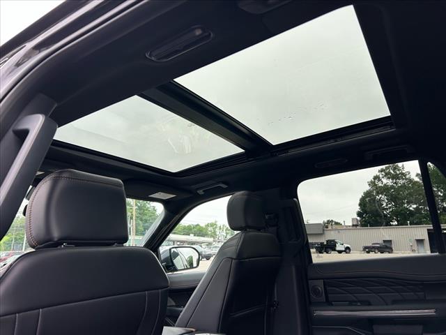 2023 Ford Expedition Platinum 4x4 w/EcoBoost