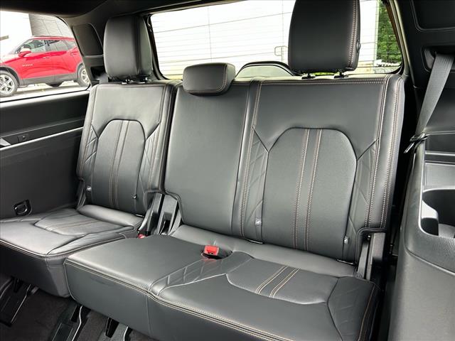 2023 Ford Expedition Platinum 4x4 w/EcoBoost
