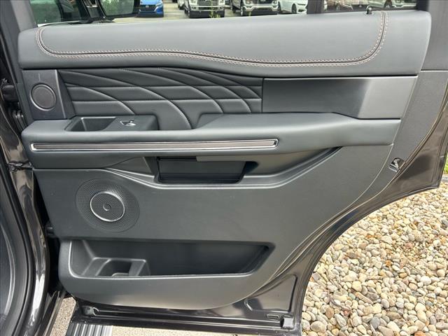 2023 Ford Expedition Platinum 4x4 w/EcoBoost