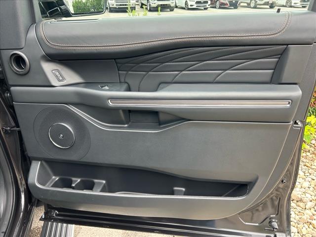 2023 Ford Expedition Platinum 4x4 w/EcoBoost