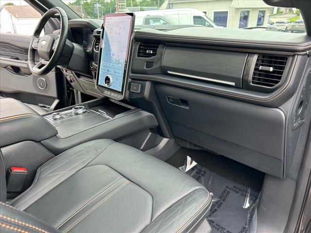 2023 Ford Expedition Platinum 4x4 w/EcoBoost
