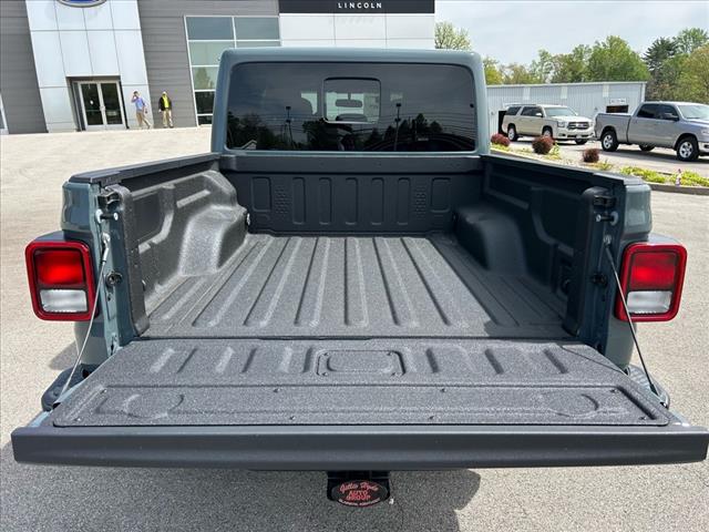 2025 Jeep Gladiator NightHawk