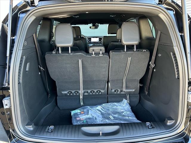2025 Chrysler Voyager LX