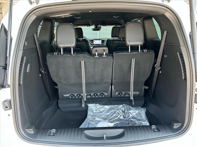 2025 Chrysler Voyager LX