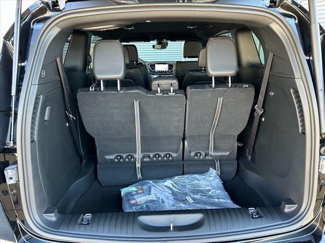 2025 Chrysler Voyager LX