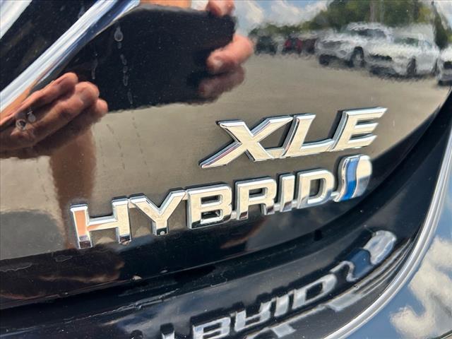 2022 Toyota Camry Hybrid XLE