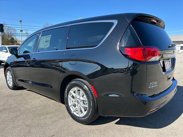 2025 Chrysler Voyager LX
