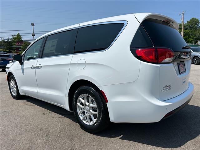 2025 Chrysler Voyager LX