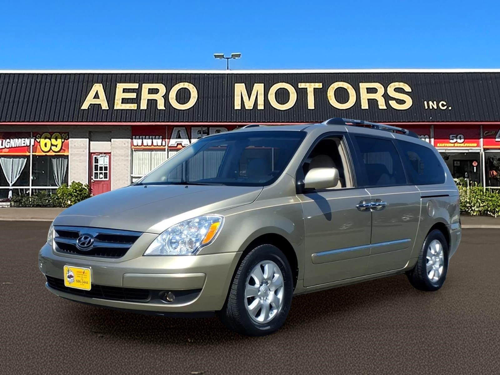 Gold 2007 Hyundai Entourage GLS FWD Minivan Front-Wheel Drive 5-Speed Automatic